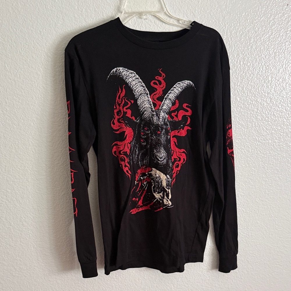 Men's Black and Red Graphic Long Sleeve Shirt